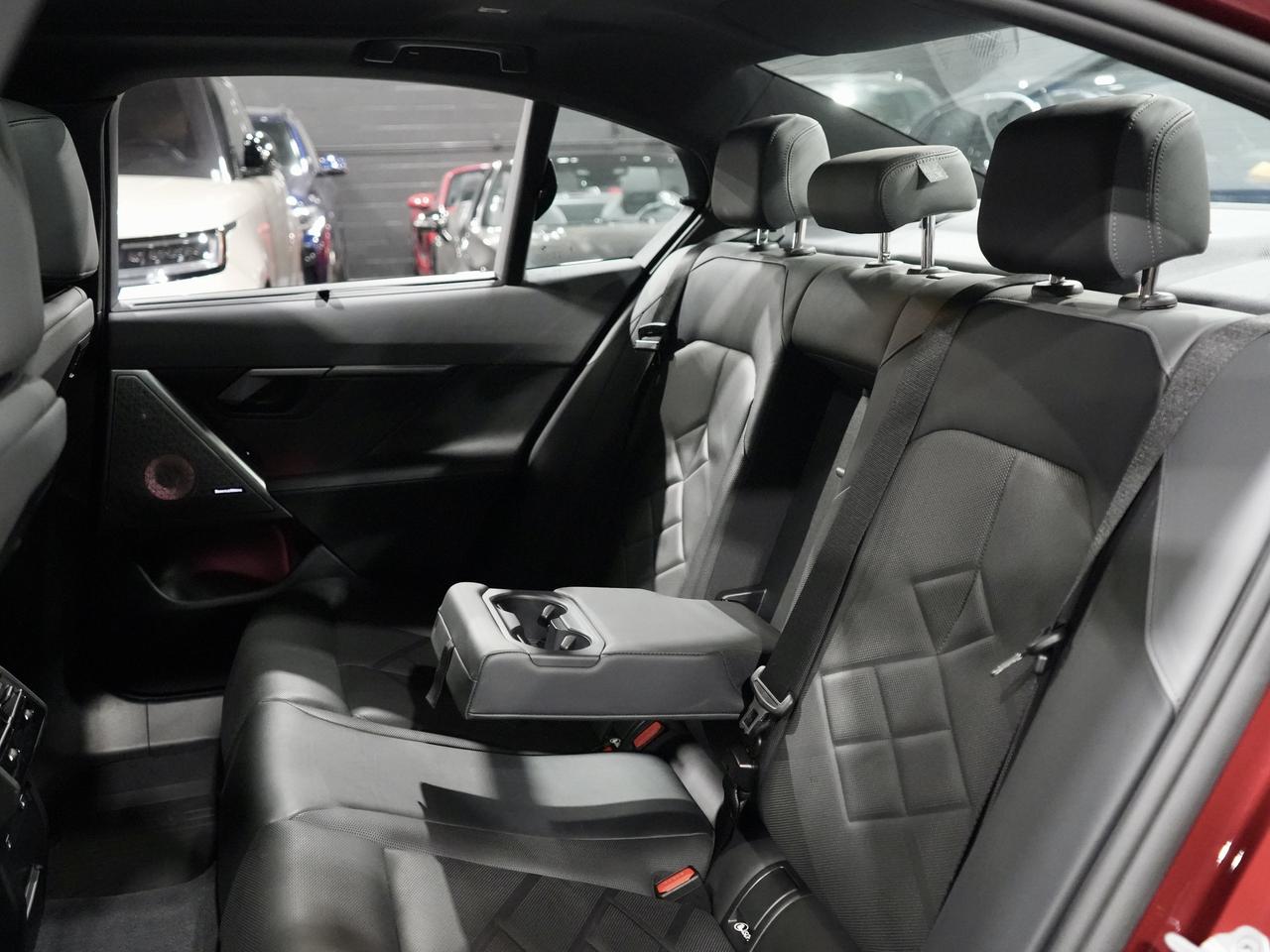 2024 BMW i5 M60 xDrive Sedan Photo