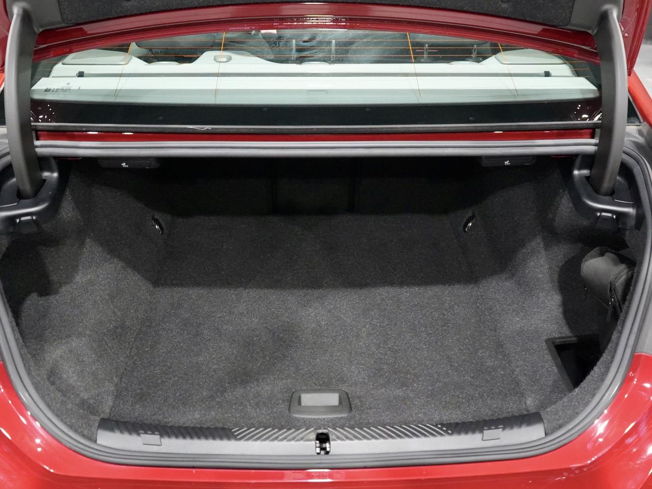 2024 BMW i5 M60 xDrive Sedan Photo