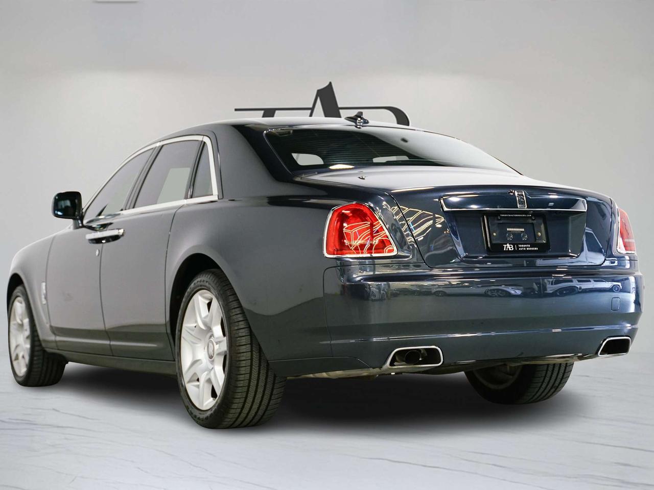 2010 Rolls Royce Ghost V12 | HUD | LOW KMS | 20 IN Photo4
