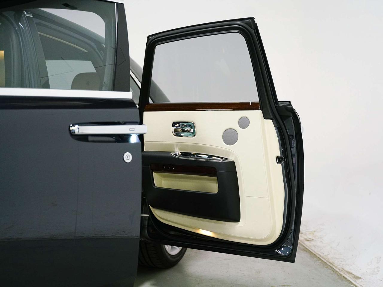 2010 Rolls Royce Ghost V12 | HUD | LOW KMS | 20 IN Photo