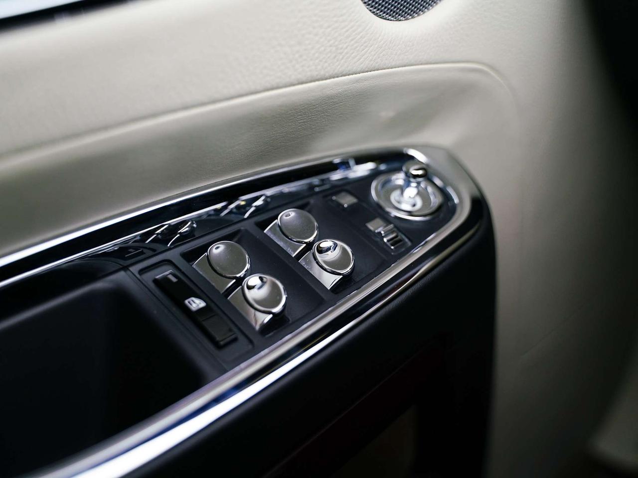2010 Rolls Royce Ghost V12 | HUD | LOW KMS | 20 IN Photo