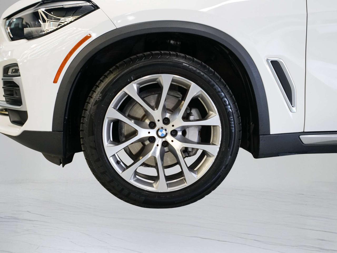 2019 BMW X5 XDRIVE 40i | PREMIUM ESSENTIAL | WOOD TRIM | 20 IN Photo