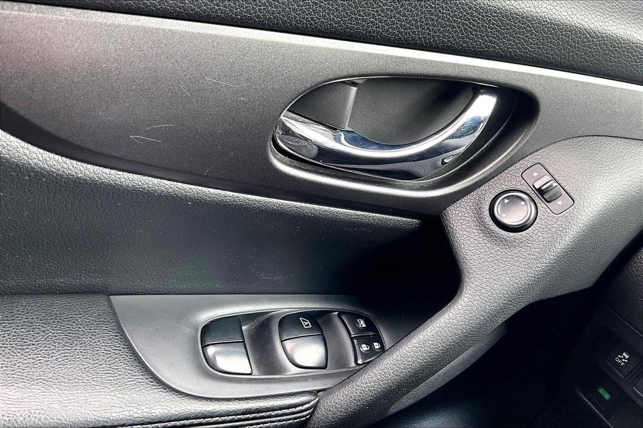 2016 Nissan Rogue S | Low KM | Safety Certified | FWD Photo