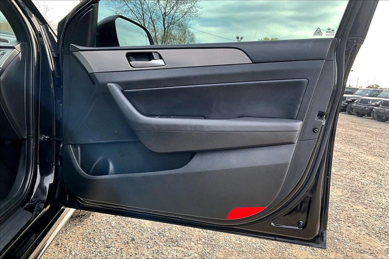 2019 Hyundai Sonata Essential  | Sport Pkg | AS IS | FWD Photo