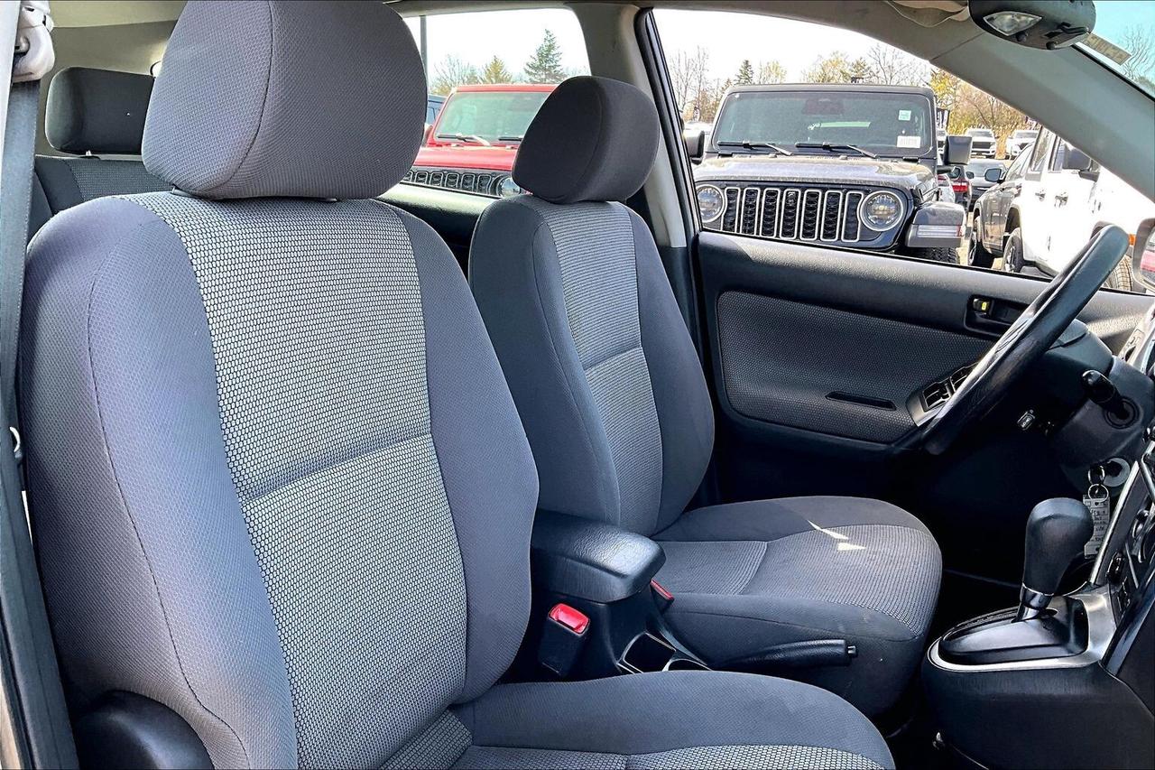 2007 Pontiac Vibe Hatchback | AS IS | FWD Photo
