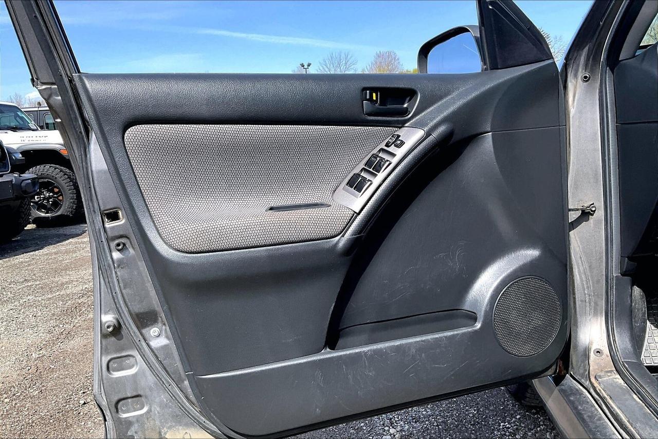 2007 Pontiac Vibe Hatchback | AS IS | FWD Photo