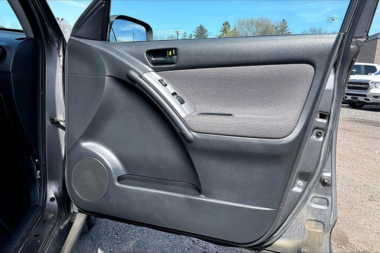 2007 Pontiac Vibe Hatchback | AS IS | FWD Photo