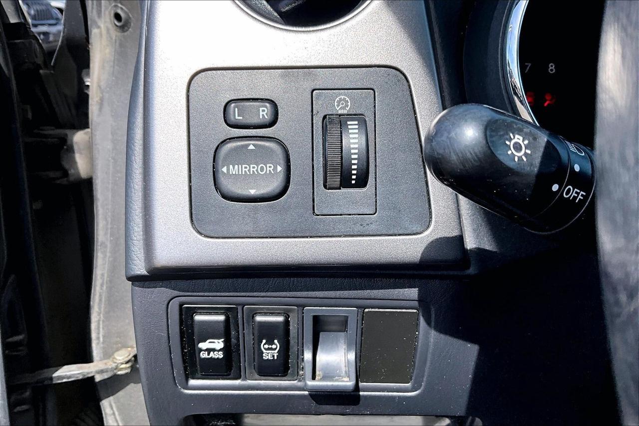 2007 Pontiac Vibe Hatchback | AS IS | FWD Photo