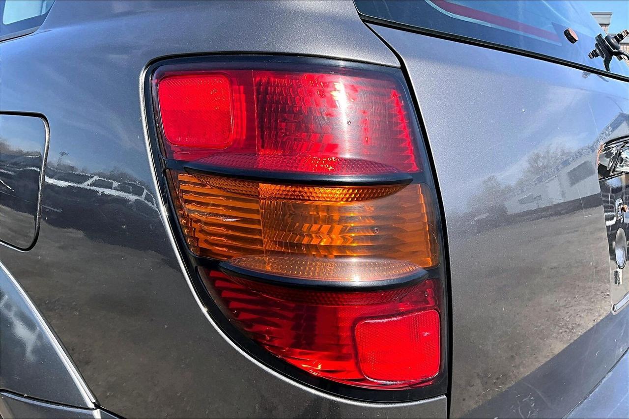 2007 Pontiac Vibe Hatchback | AS IS | FWD Photo