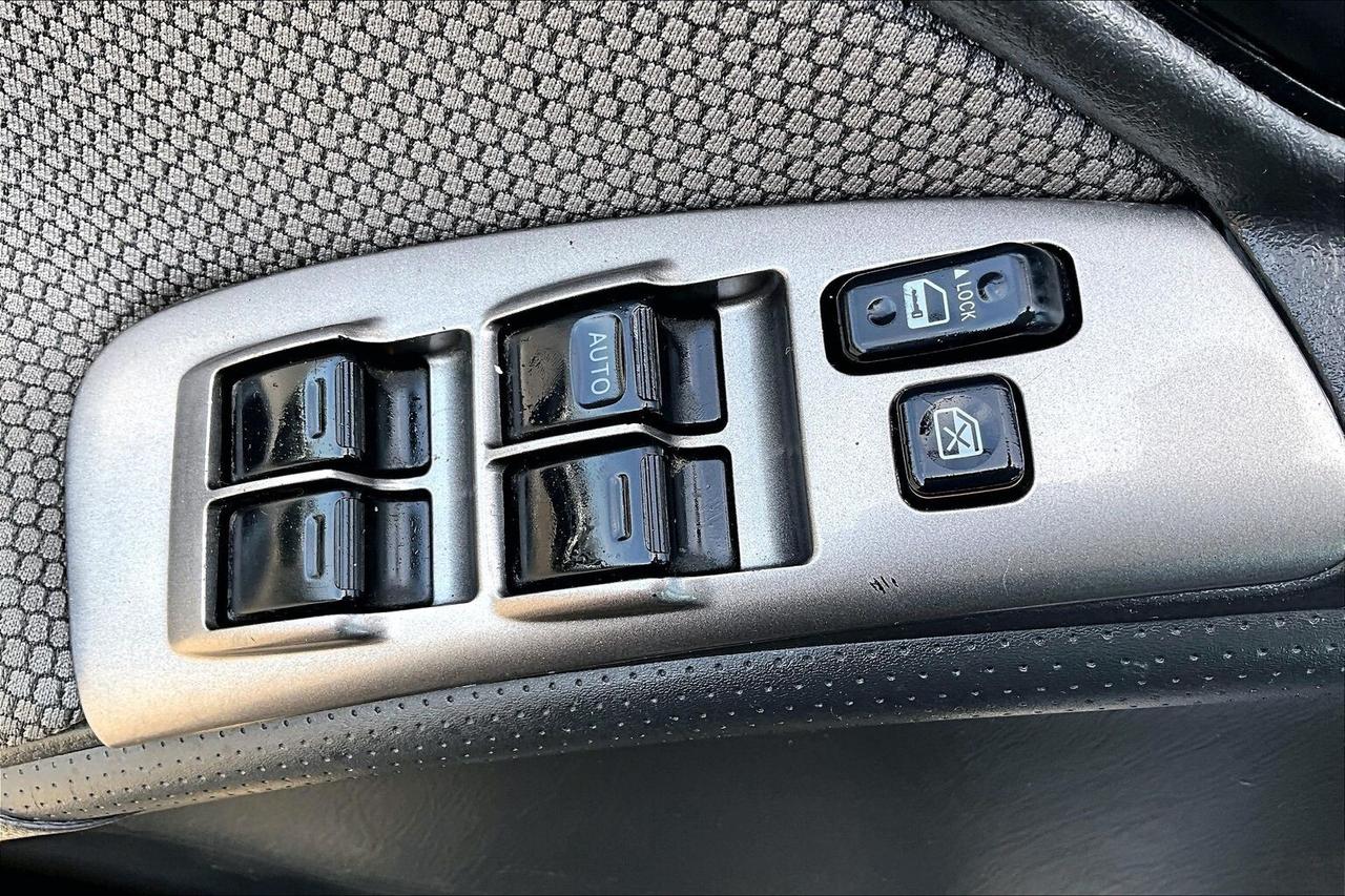 2007 Pontiac Vibe Hatchback | AS IS | FWD Photo