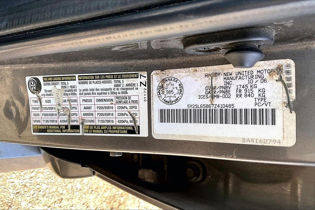 2007 Pontiac Vibe Hatchback | AS IS | FWD Photo