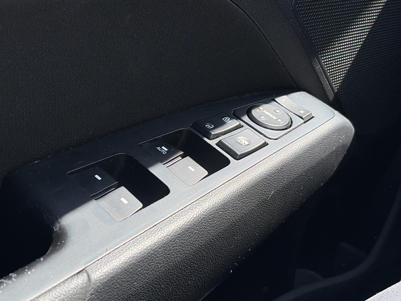 2018 Hyundai Elantra SEL, AUTO, CERTIFIED, BACK UP CAMERA! Photo