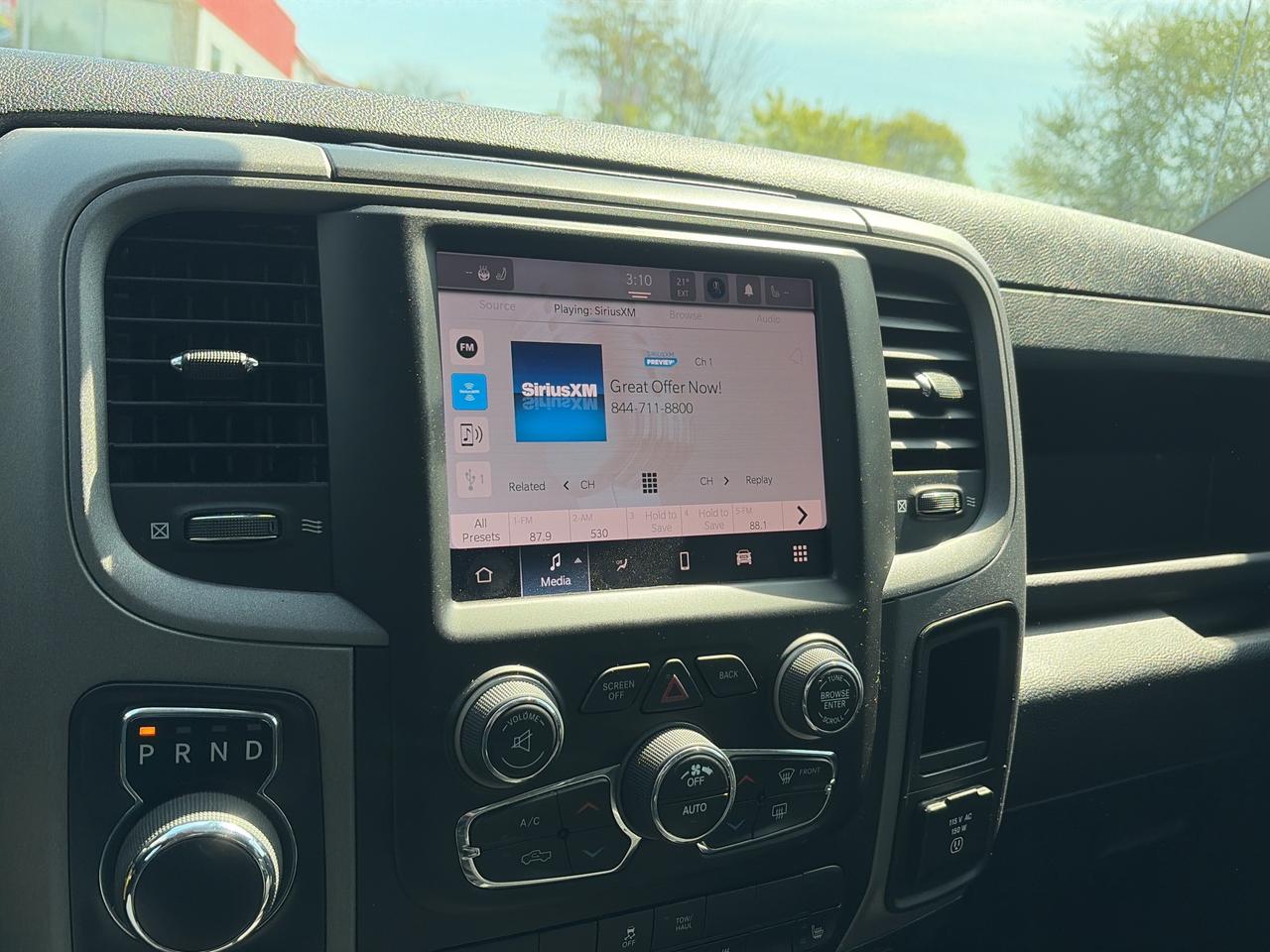 2022 RAM 1500 Classic EXPRESS, REMOTE START, LEATHER, CLEAN CARFAX! - Photo #18