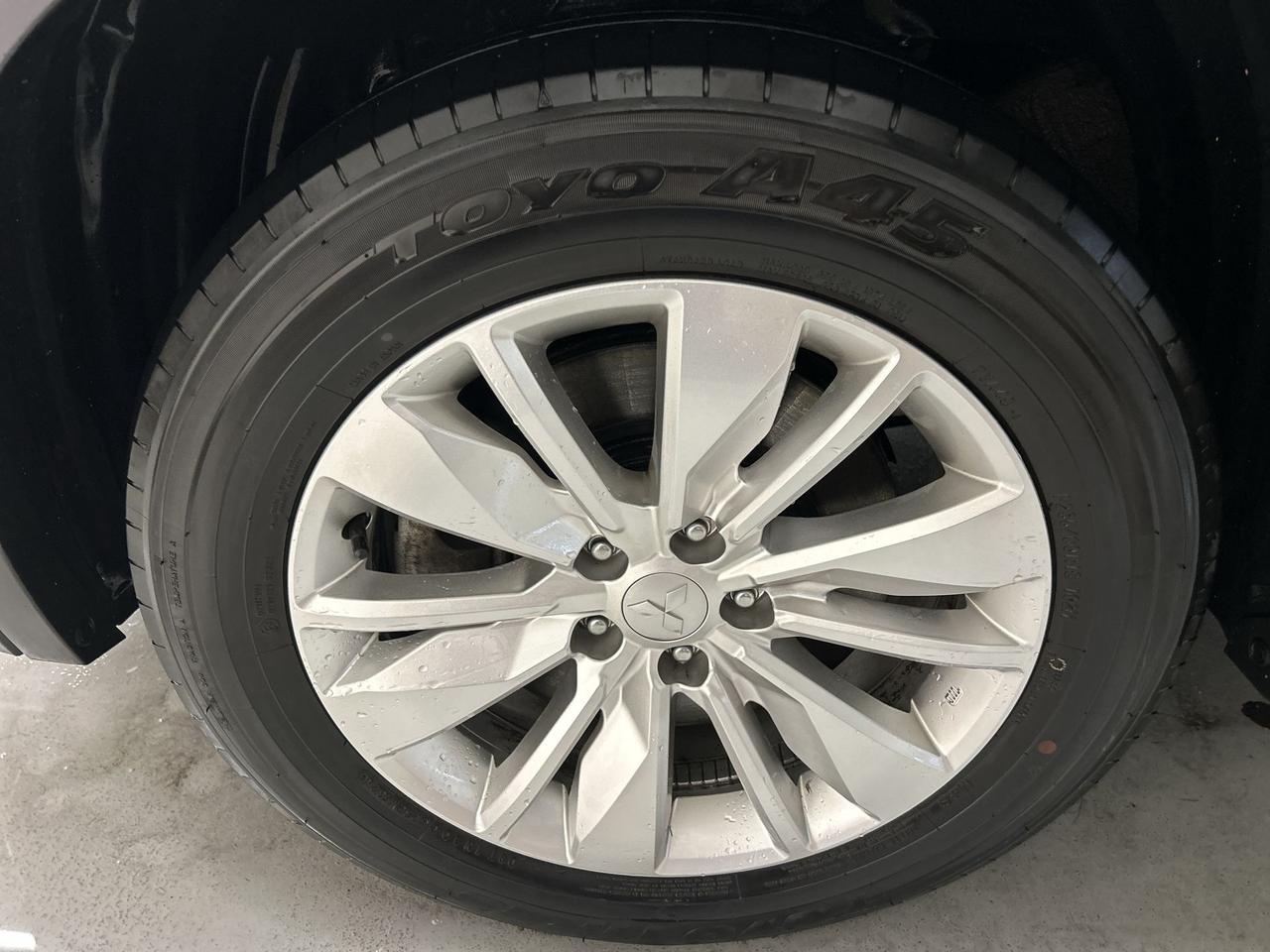 2025 Mitsubishi Outlander AWD | 7-PASS | HTD SEATS | CARPLAY | BLIND SPOT Photo
