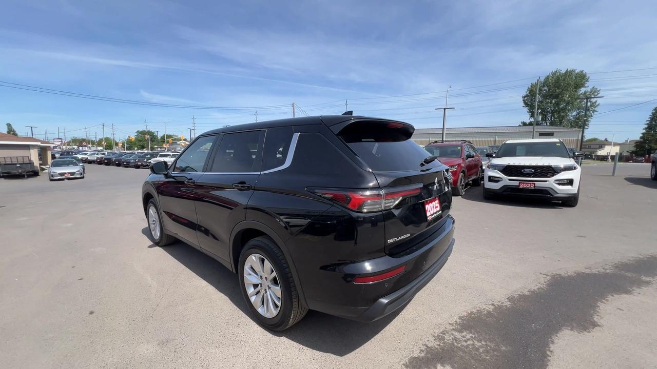 2025 Mitsubishi Outlander AWD | 7-PASS | HTD SEATS | CARPLAY | BLIND SPOT Photo