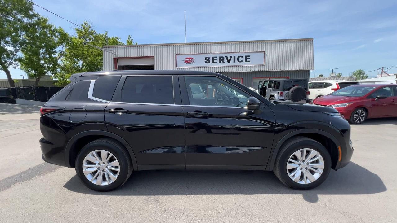 2025 Mitsubishi Outlander AWD | 7-PASS | HTD SEATS | CARPLAY | BLIND SPOT Photo