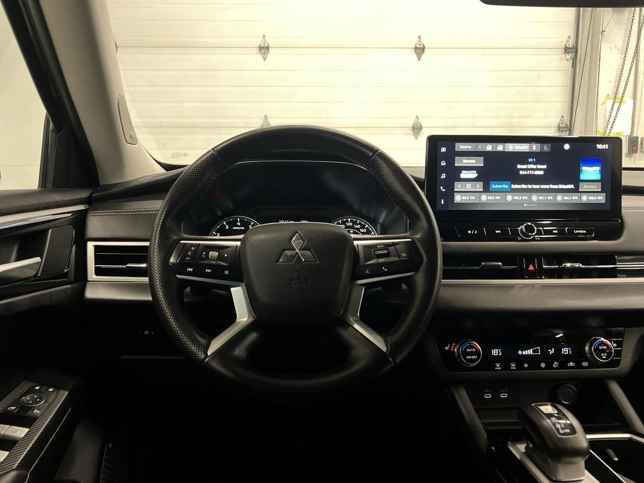 2025 Mitsubishi Outlander AWD | 7-PASS | HTD SEATS | CARPLAY | BLIND SPOT Photo