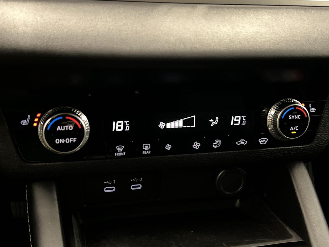 2025 Mitsubishi Outlander AWD | 7-PASS | HTD SEATS | CARPLAY | BLIND SPOT Photo