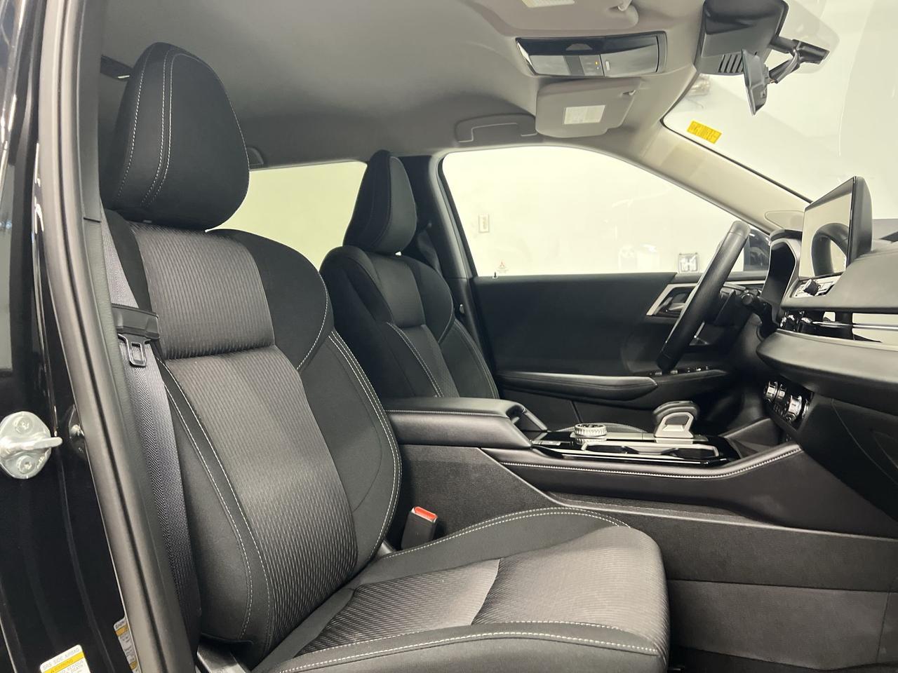 2025 Mitsubishi Outlander AWD | 7-PASS | HTD SEATS | CARPLAY | BLIND SPOT Photo