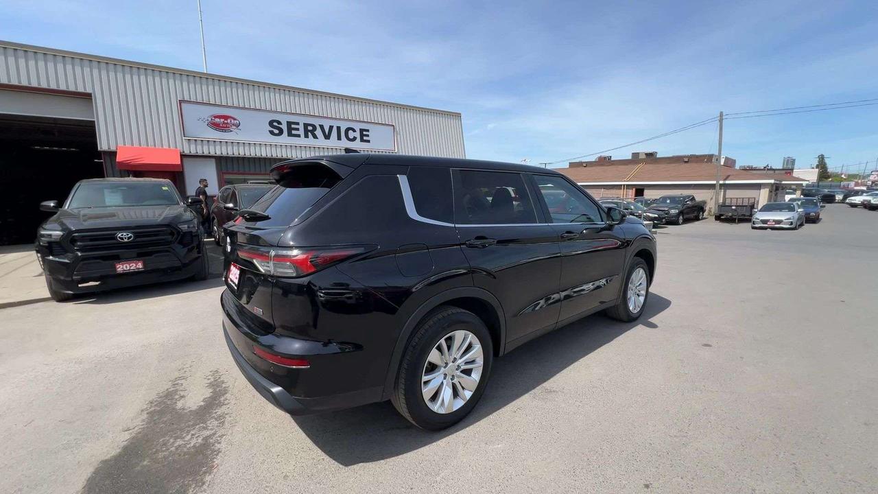 2025 Mitsubishi Outlander AWD | 7-PASS | HTD SEATS | CARPLAY | BLIND SPOT Photo