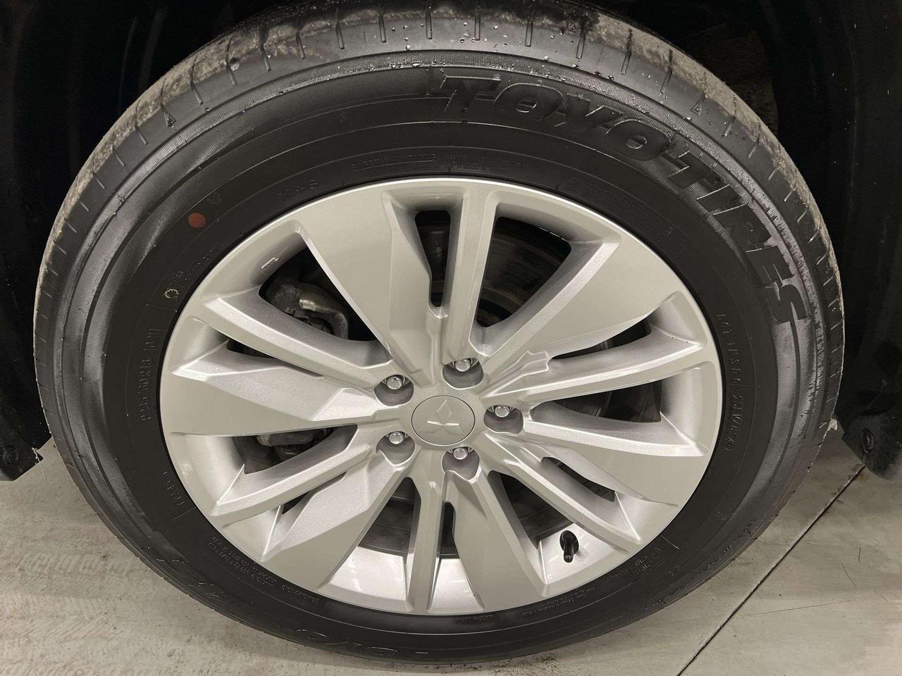 2025 Mitsubishi Outlander AWD | 7-PASS | HTD SEATS | CARPLAY | BLIND SPOT Photo