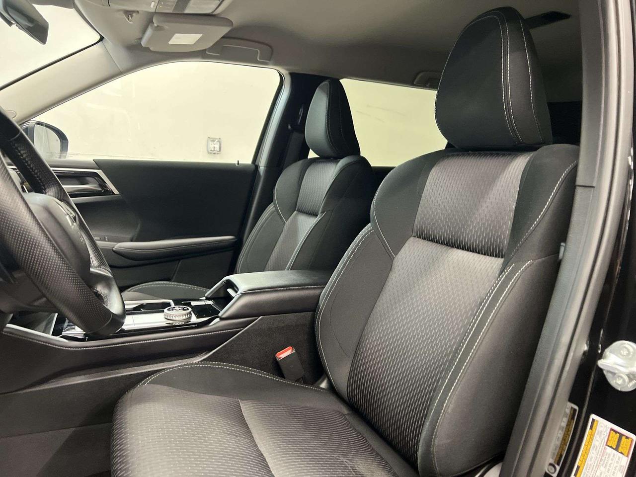 2025 Mitsubishi Outlander AWD | 7-PASS | HTD SEATS | CARPLAY | BLIND SPOT Photo