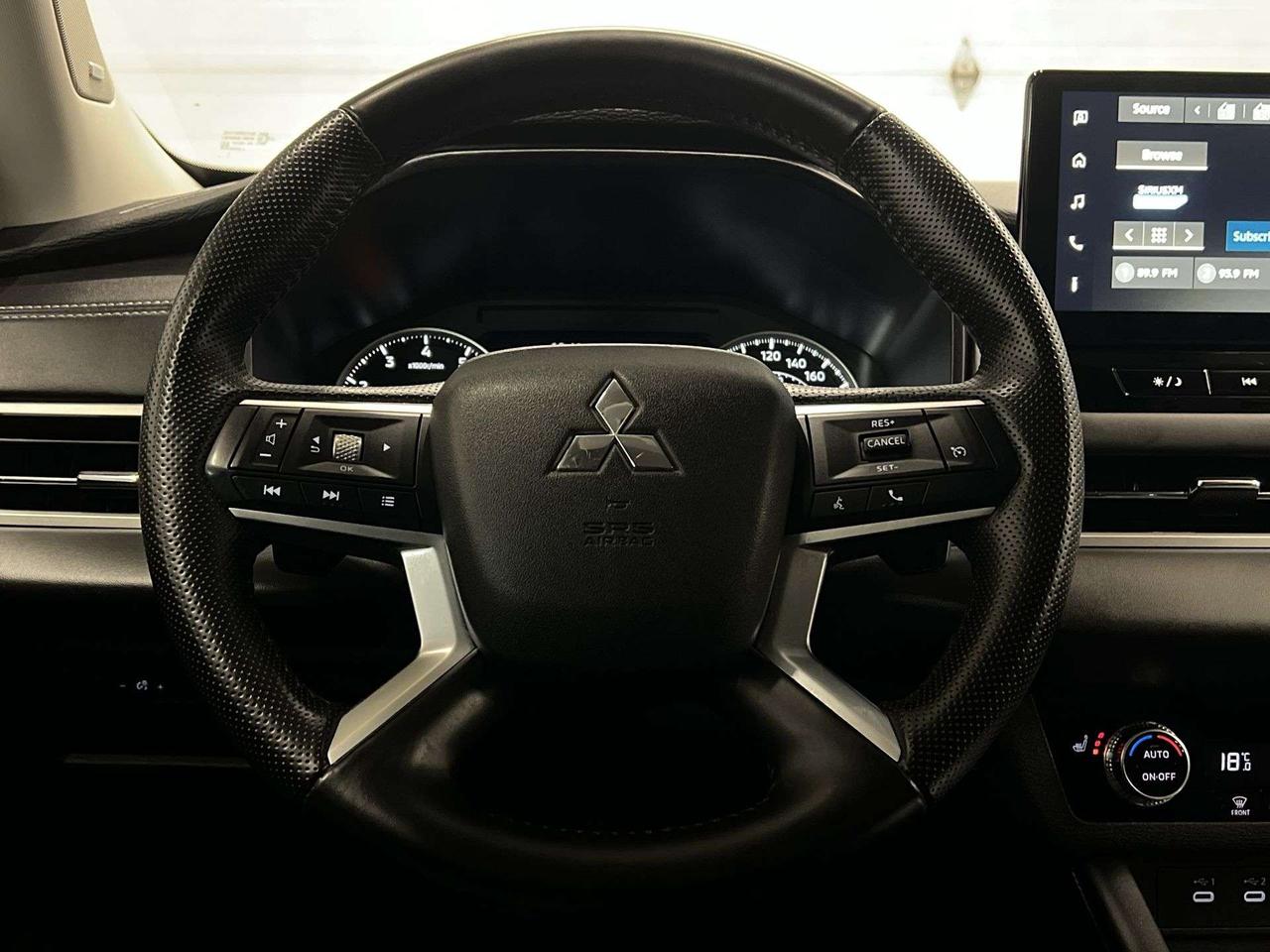 2025 Mitsubishi Outlander AWD | 7-PASS | HTD SEATS | CARPLAY | BLIND SPOT Photo