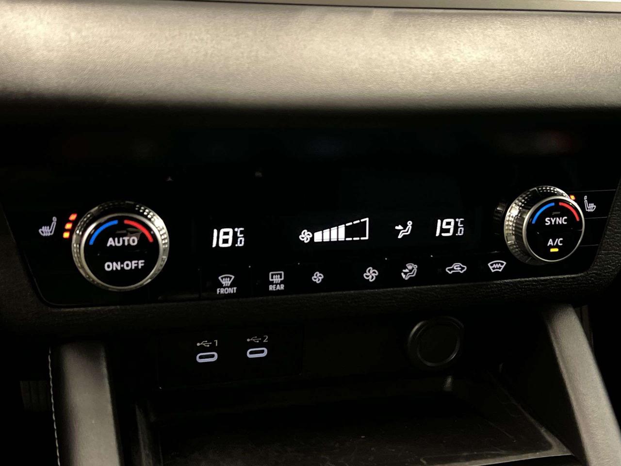 2025 Mitsubishi Outlander AWD | 7-PASS | HTD SEATS | CARPLAY | BLIND SPOT Photo