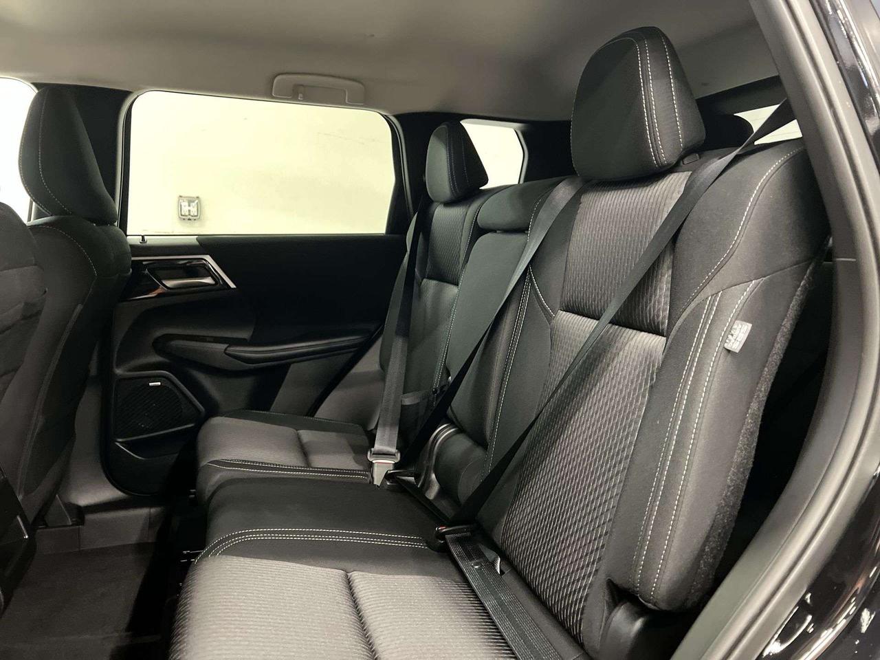 2025 Mitsubishi Outlander AWD | 7-PASS | HTD SEATS | CARPLAY | BLIND SPOT Photo