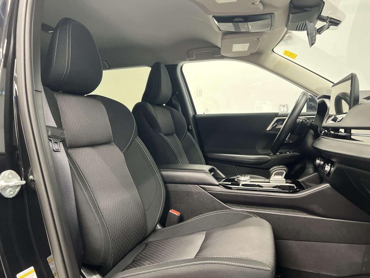 2025 Mitsubishi Outlander AWD | 7-PASS | HTD SEATS | CARPLAY | BLIND SPOT Photo