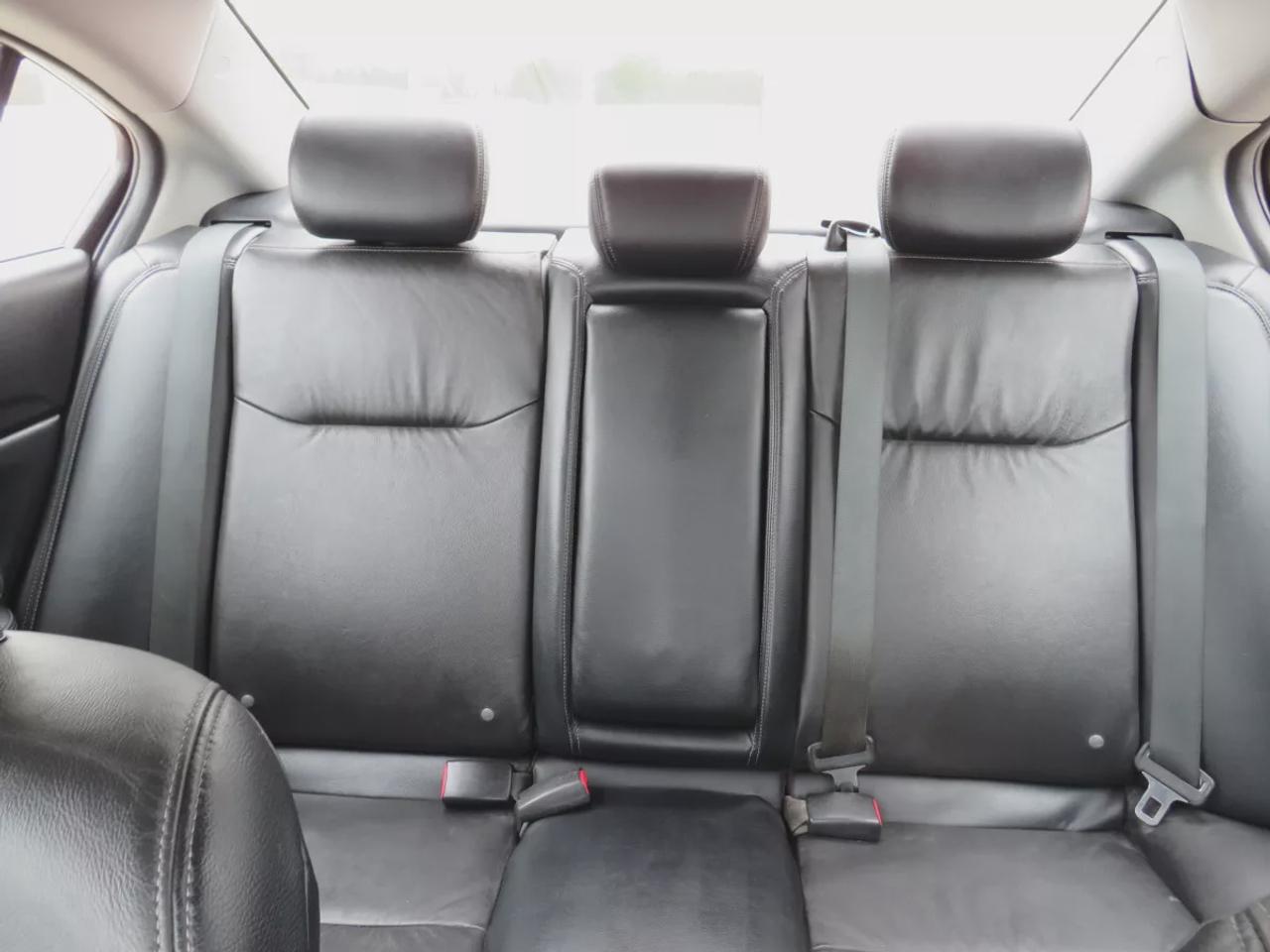 2014 Honda Civic Sedan Touring | Low KM!! | Alloy Rims | Leather | Sunroof | Navigation | Digital Touchscreen | CD Player | Reverse Camera | Photo