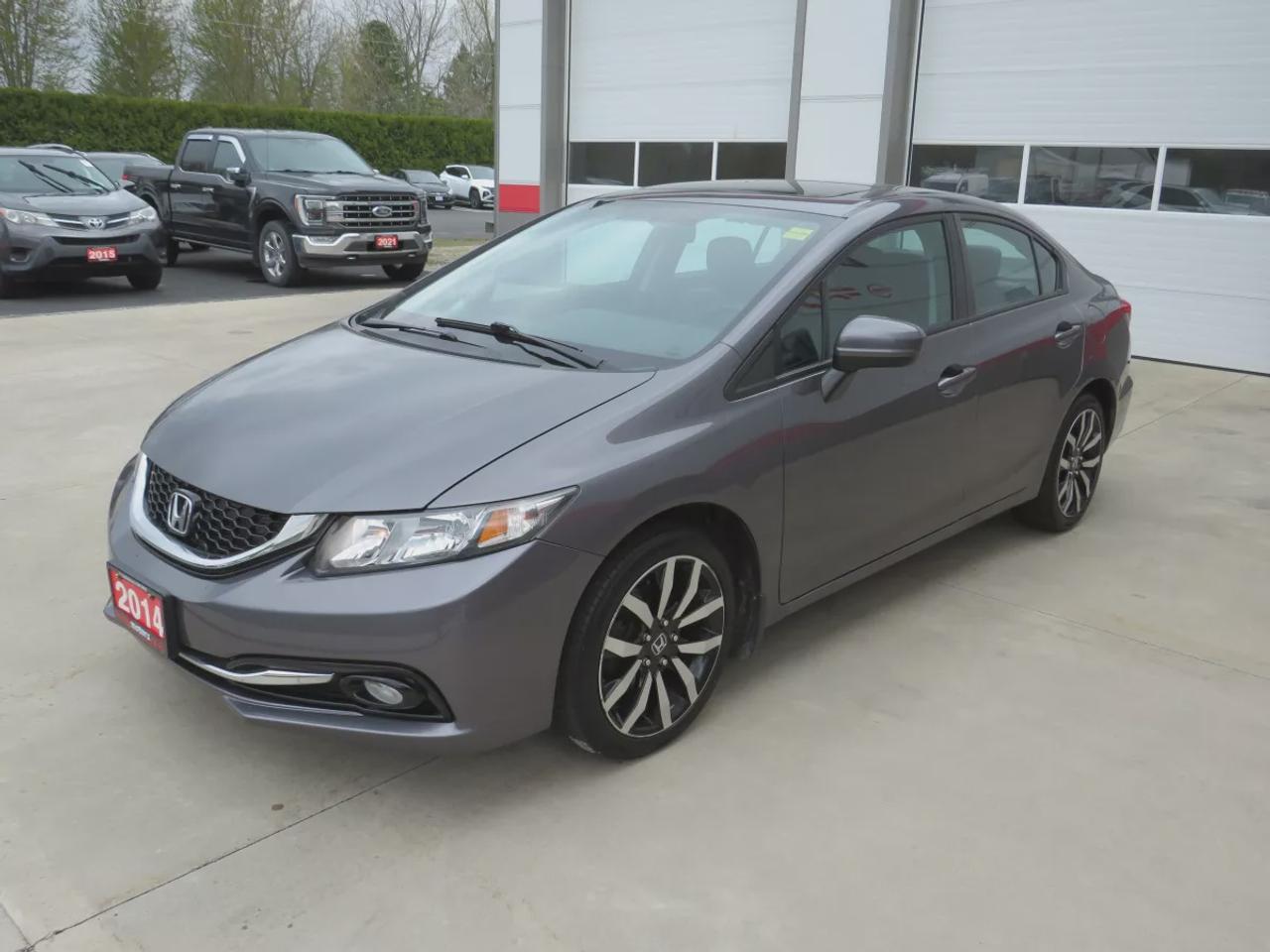 2014 Honda Civic Sedan Touring | Low KM!! | Alloy Rims | Leather | Sunroof | Navigation | Digital Touchscreen | CD Player | Reverse Camera | Photo