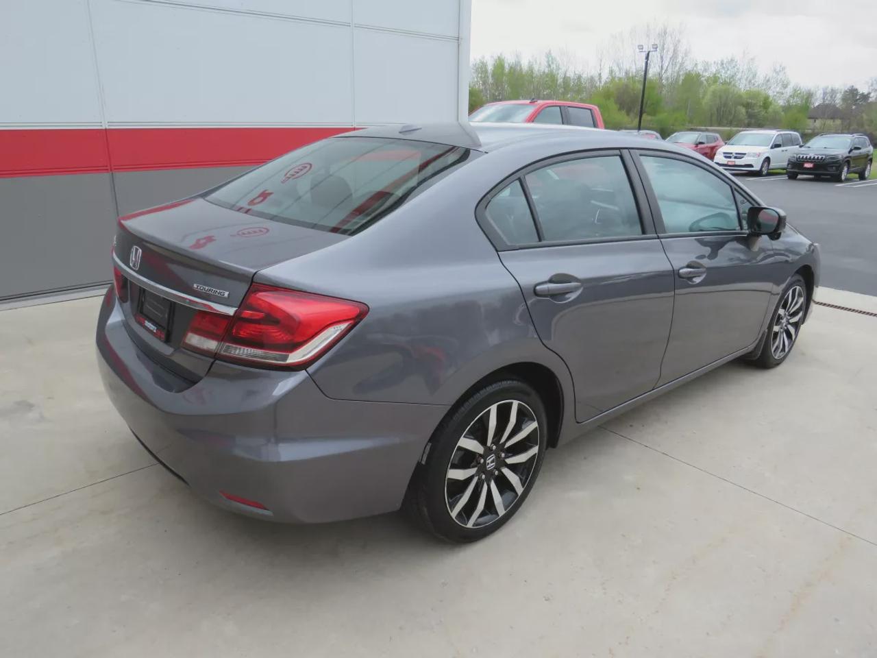 2014 Honda Civic Sedan Touring | Low KM!! | Alloy Rims | Leather | Sunroof | Navigation | Digital Touchscreen | CD Player | Reverse Camera | Photo