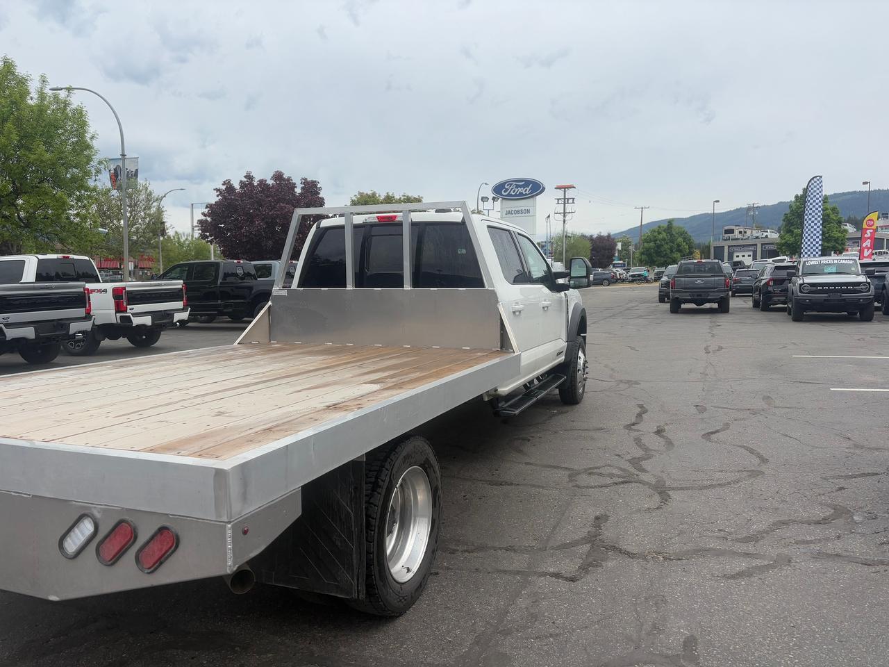 2024 Ford F-550 Super Duty DRW Lariat Photo4