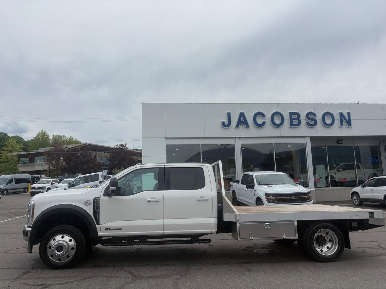 2024 Ford F-550 Super Duty DRW Lariat Photo1