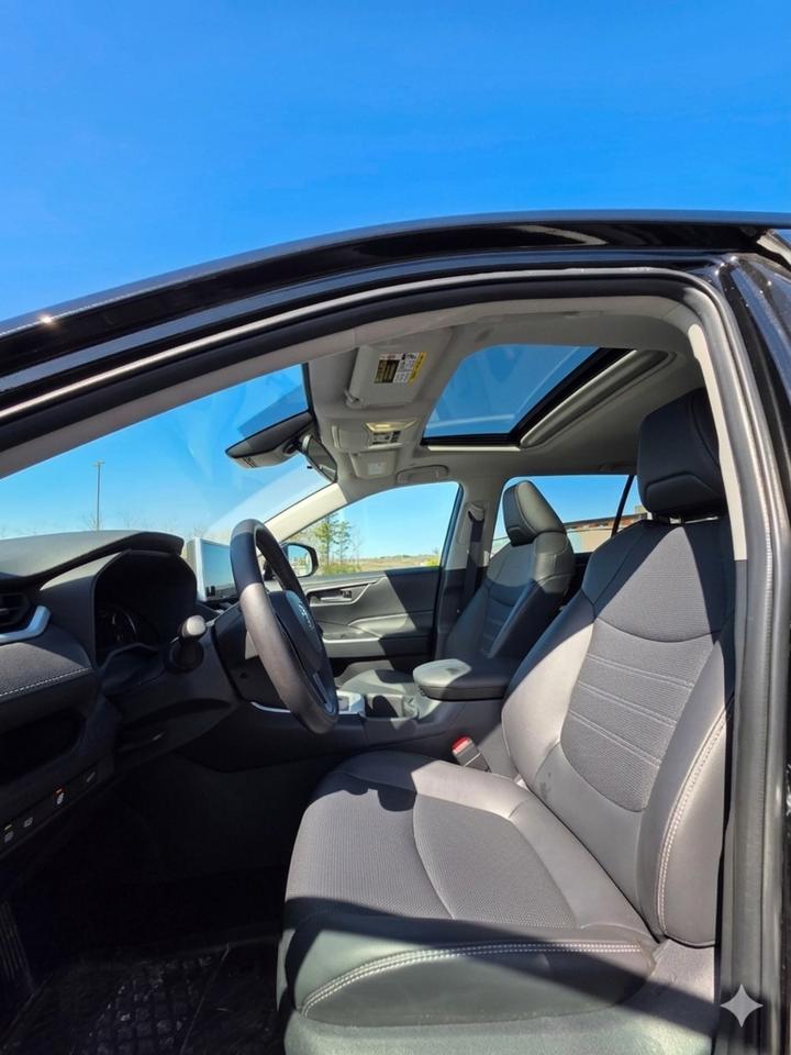 2025 Toyota RAV4 XLE Premium Photo2