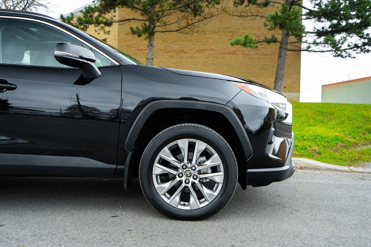 2025 Toyota RAV4 XLE Premium Photo4