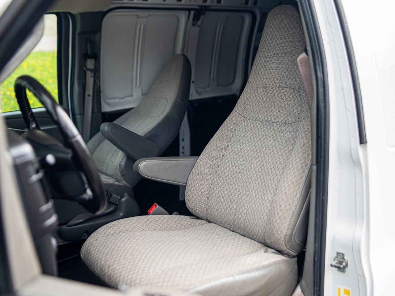 2023 GMC Savana Cargo Van Photo