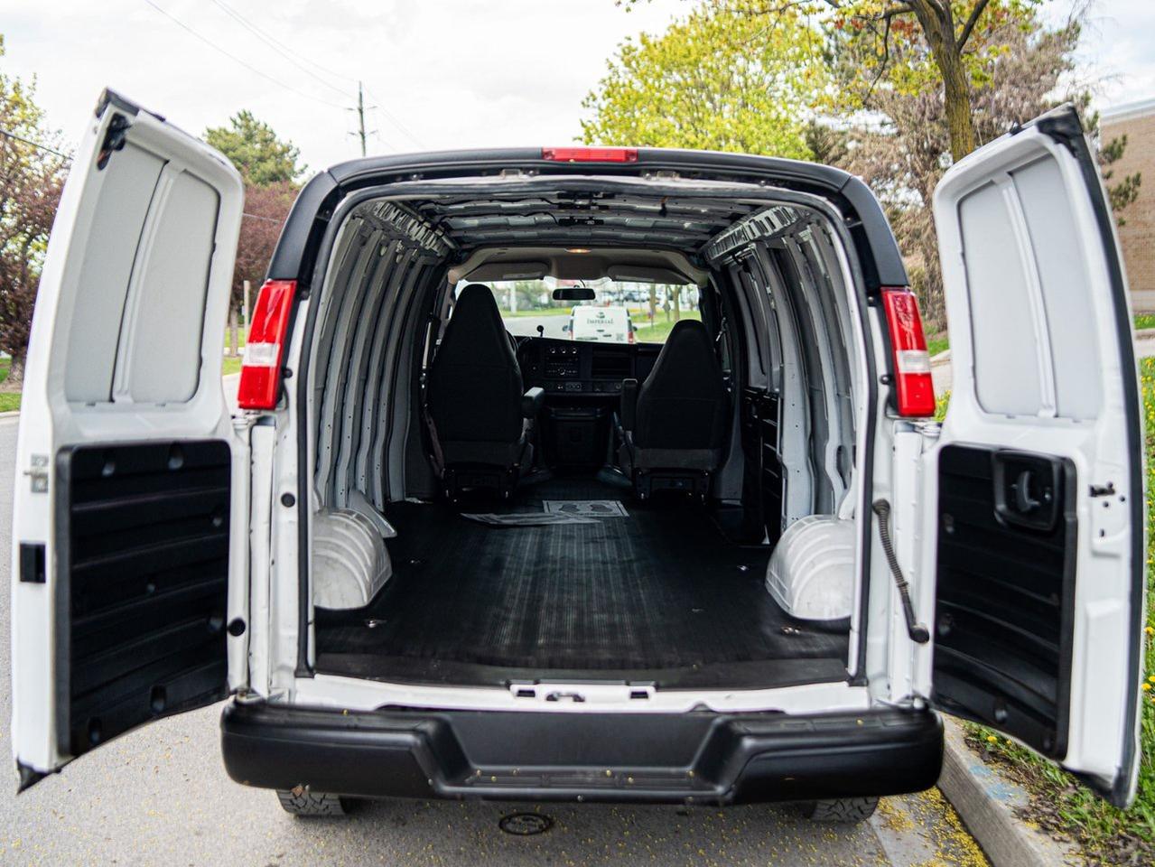2023 GMC Savana Cargo Van Photo