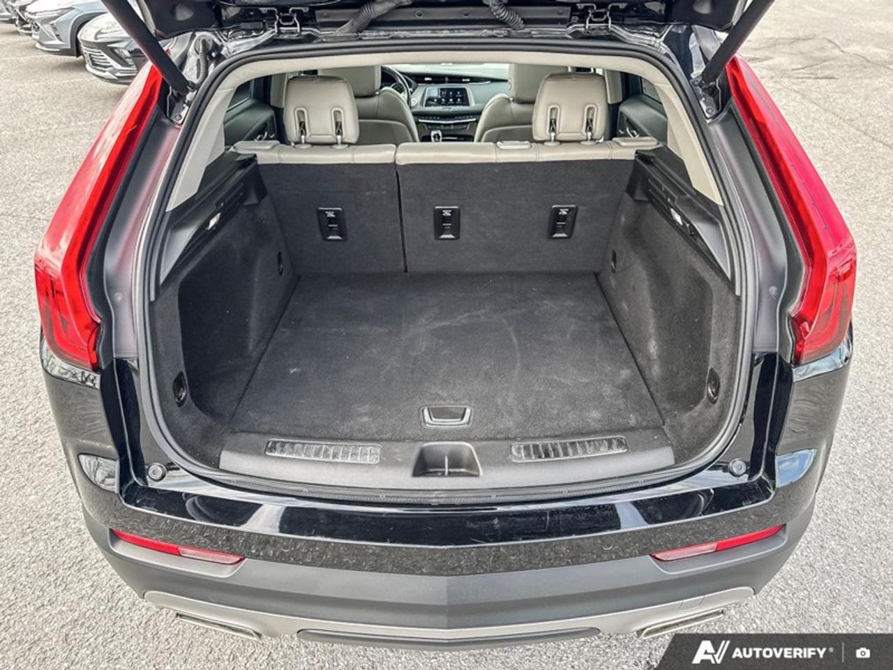 2022 Cadillac XT4 Premium Luxury  - Leather Seats Photo