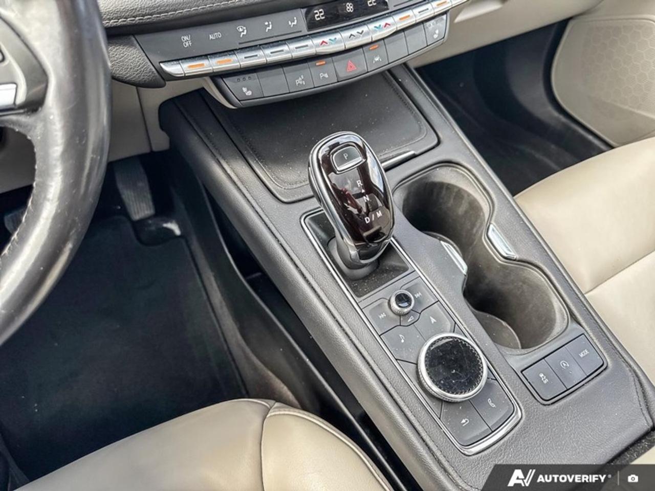 2022 Cadillac XT4 Premium Luxury  - Leather Seats Photo