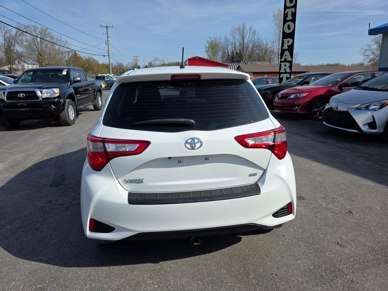 2018 Toyota Yaris SE Photo3
