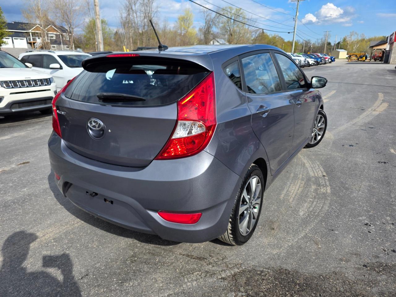 2016 Hyundai Accent SE Photo4