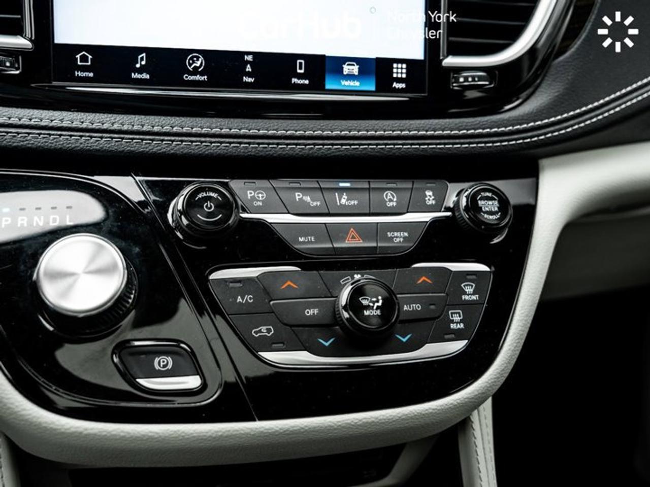 2024 Chrysler Pacifica Limited Panoroof Uconnect family theater system Harman Kardon Audio Photo