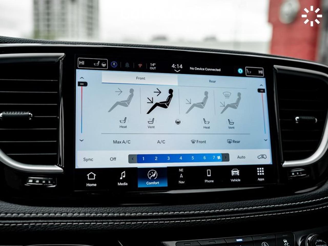 2024 Chrysler Pacifica Limited Panoroof Uconnect family theater system Harman Kardon Audio Photo