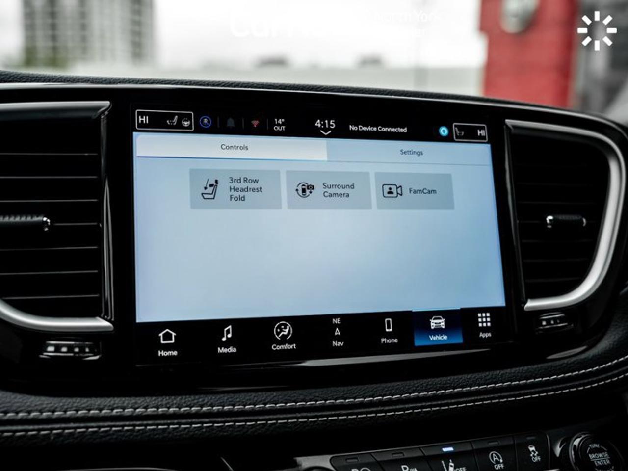 2024 Chrysler Pacifica Limited Panoroof Uconnect family theater system Harman Kardon Audio Photo