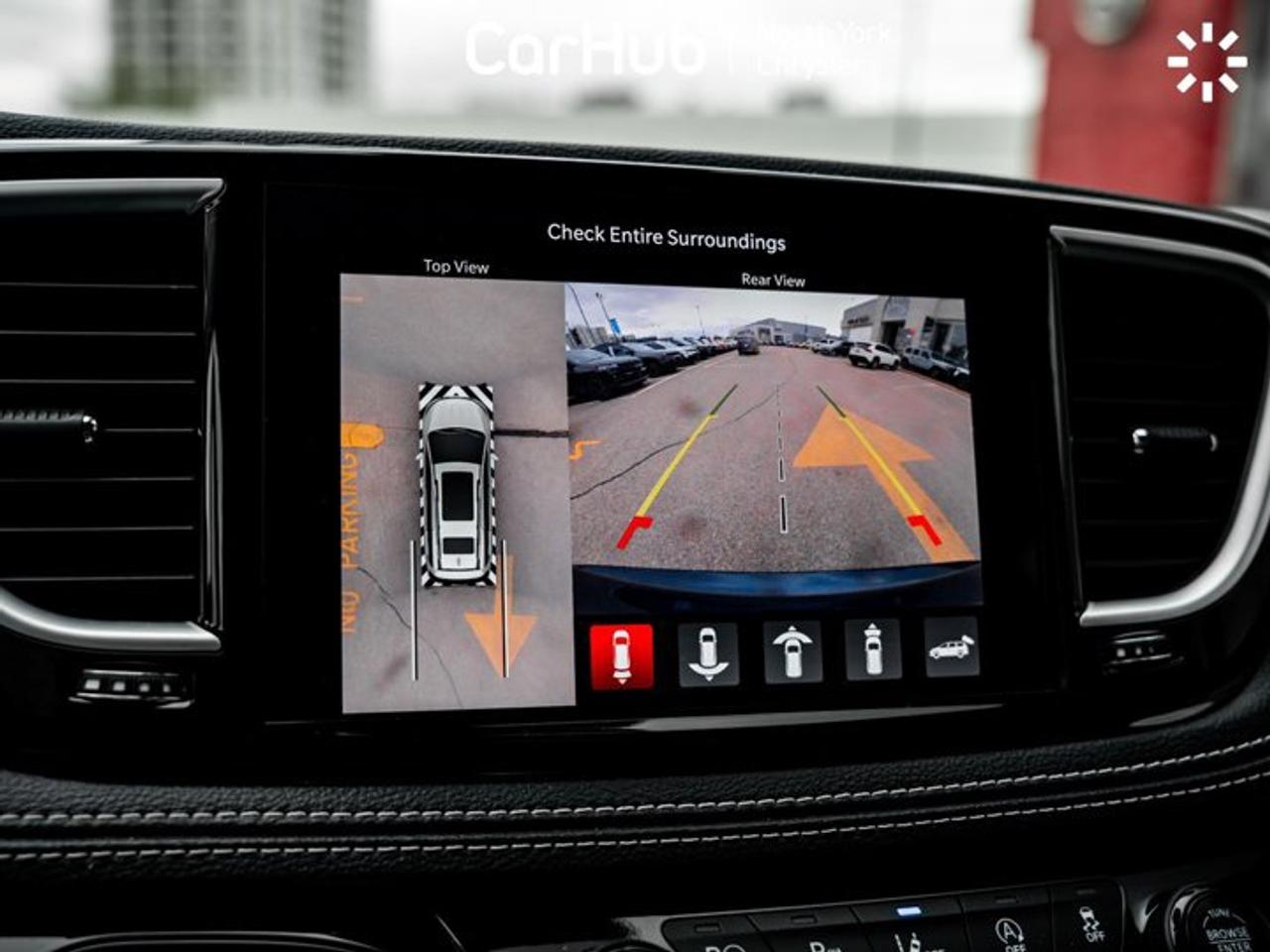 2024 Chrysler Pacifica Limited Panoroof Uconnect family theater system Harman Kardon Audio Photo