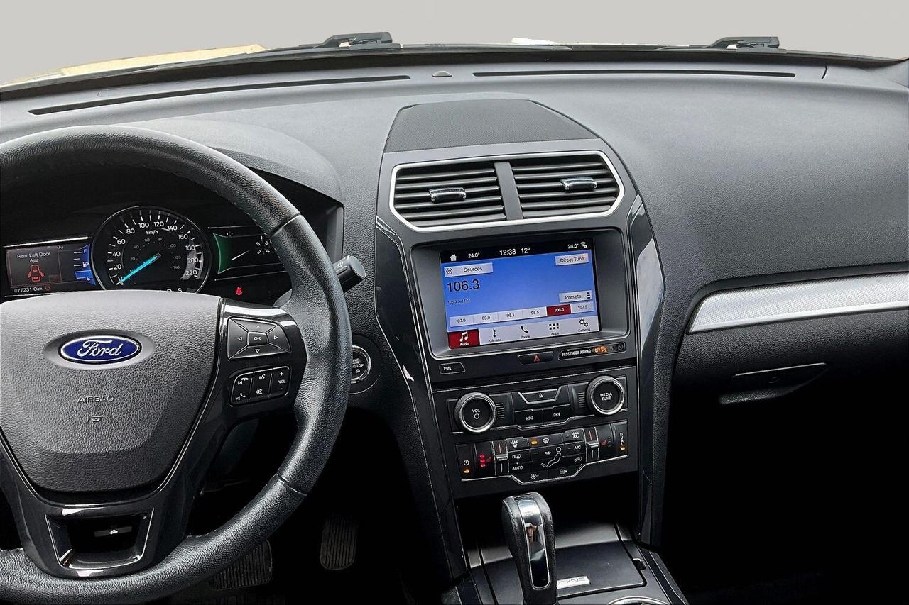 2017 Ford Explorer XLT Photo4