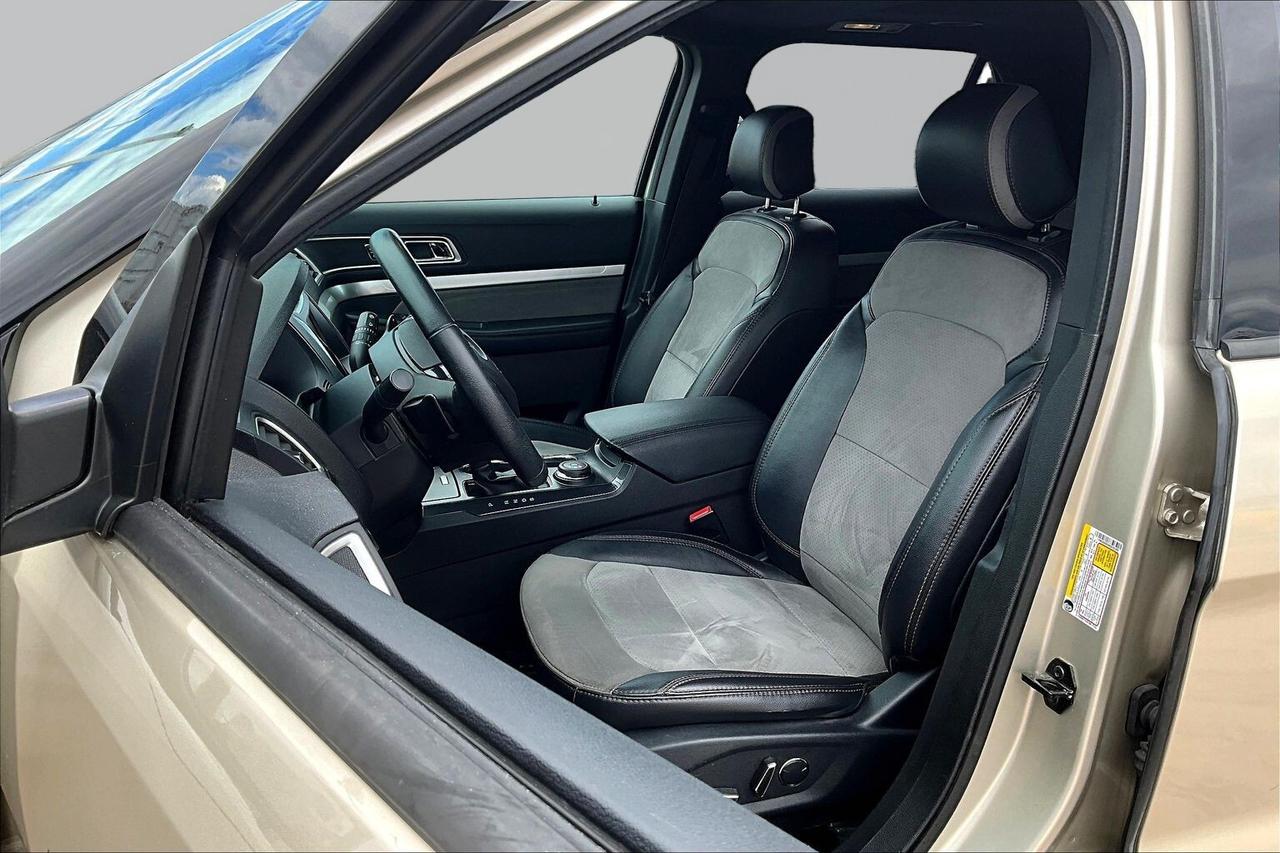 2017 Ford Explorer XLT Photo