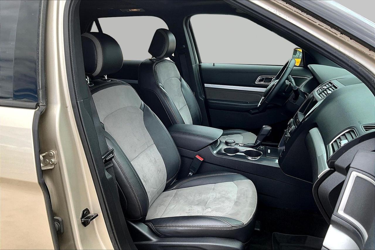 2017 Ford Explorer XLT Photo